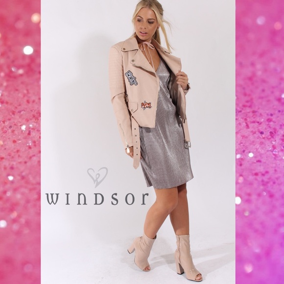 Windsor Dresses & Skirts - Windsor Metallic Silver Pleated Shift Dress Sz M